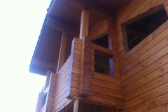 балкон деревянного дома